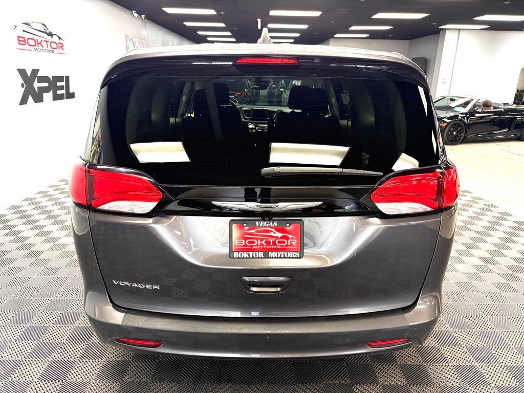 Used 2023 Chrysler Voyager LX FWD image 13