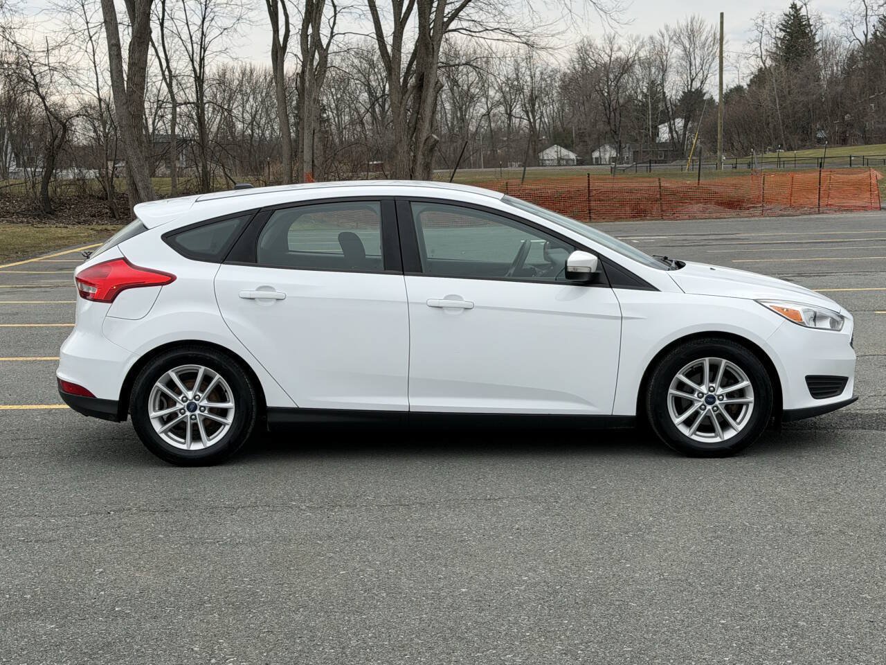 Used 2016 Ford Focus SE FWD image 4