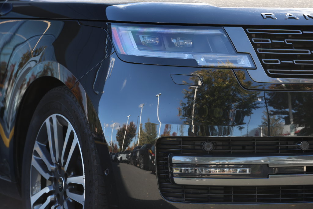 Used 2023 Land Rover Range Rover SE AWD/4WD image 4