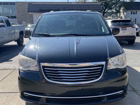 Used 2014 Chrysler Town & Country Touring w/ Driver Convenience Group FWD image 1