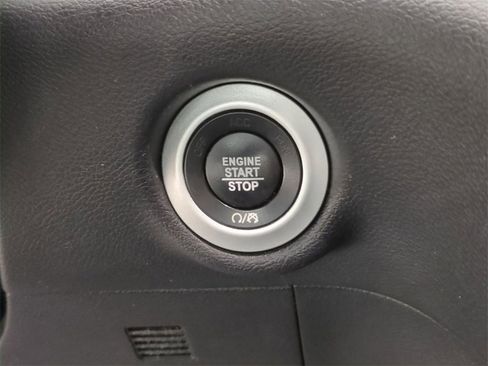 Used 2020 Chrysler Pacifica Touring w/ S Appearance Package image 16