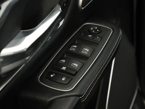 Used 2022 RAM 1500 Laramie AWD/4WD image 6