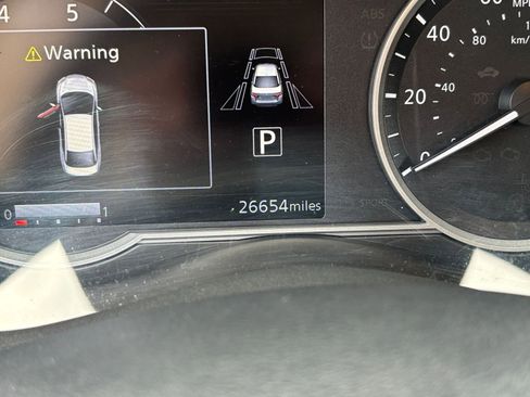 Used 2025 Nissan Versa SV FWD image 38