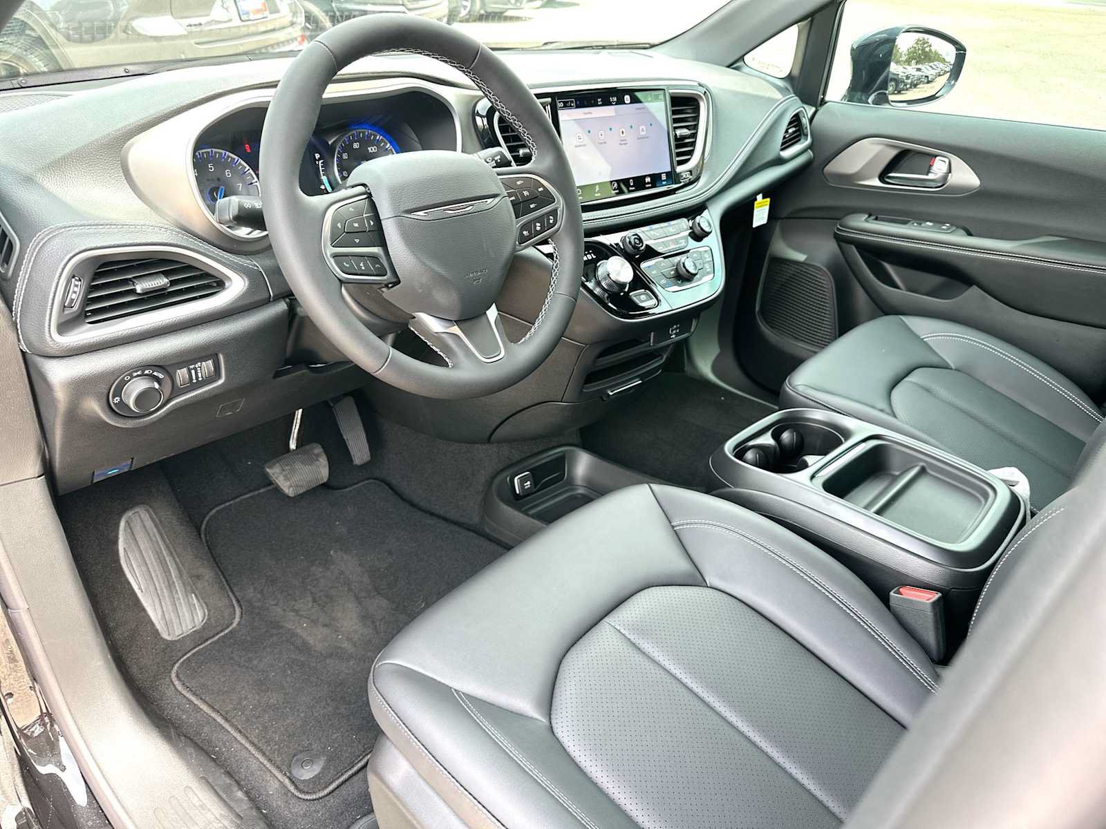 New 2027 Chrysler Pacifica Select FWD image 18