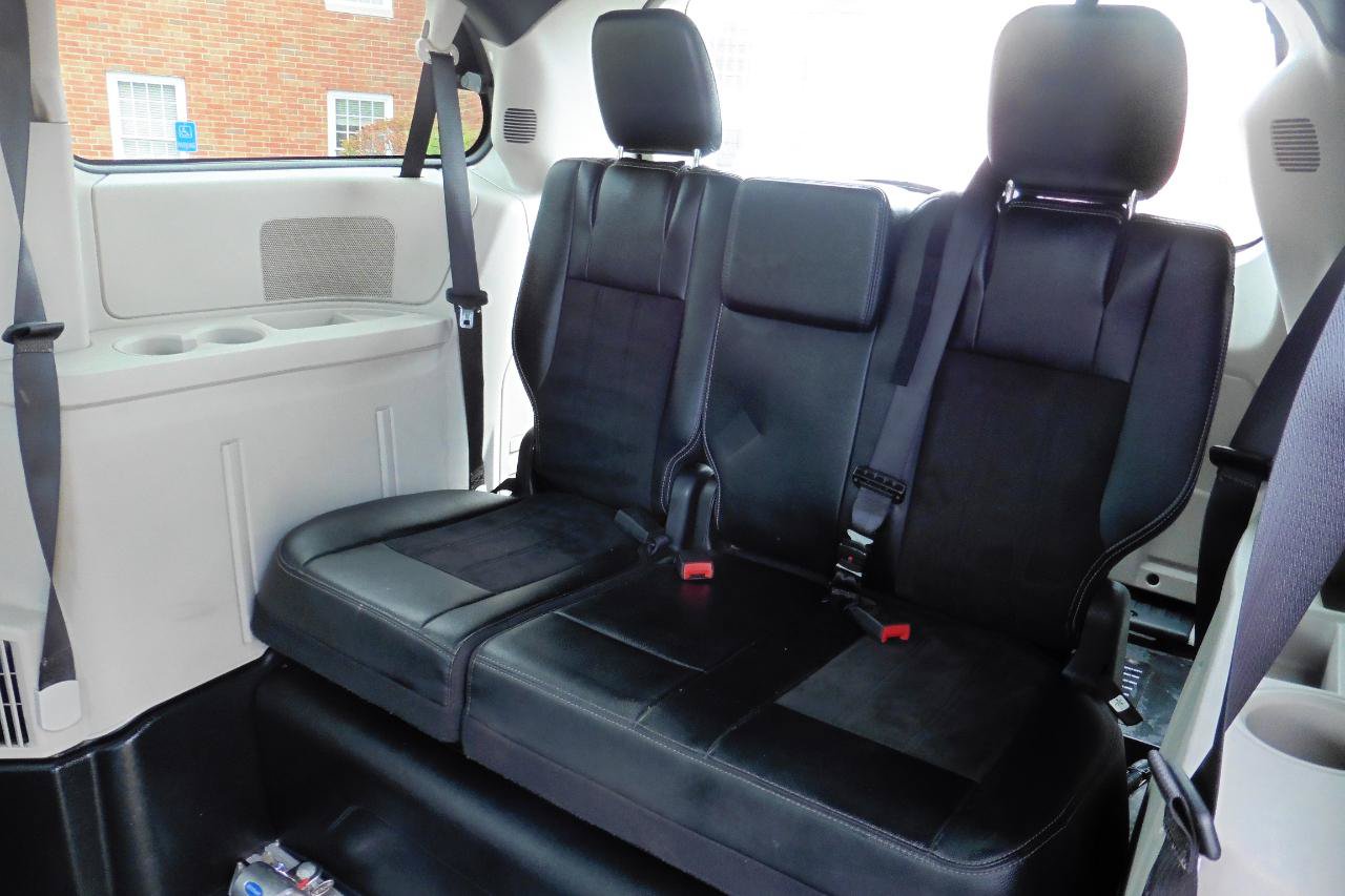 Used 2019 Dodge Grand Caravan SXT FWD image 4