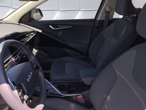 Used 2025 Kia Niro LX FWD image 7