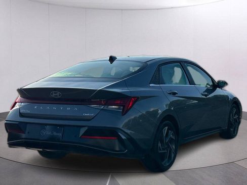 Used 2024 Hyundai Elantra Limited FWD image 7
