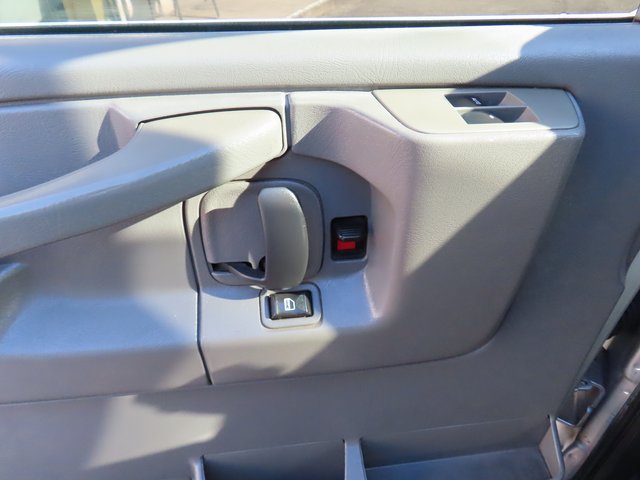 Used 2015 Chevrolet Express 2500 RWD image 22