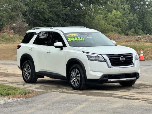 Used 2023 Nissan Pathfinder SL AWD/4WD image 1