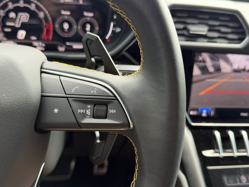 Used 2024 Lamborghini Urus S AWD/4WD image 19