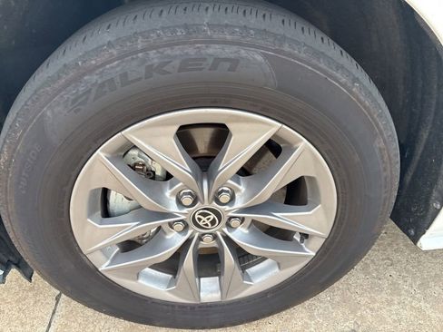 Used 2026 Toyota Sienna LE FWD image 12