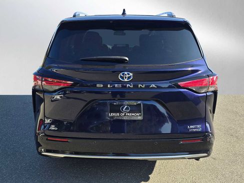 Used 2023 Toyota Sienna Limited image 4