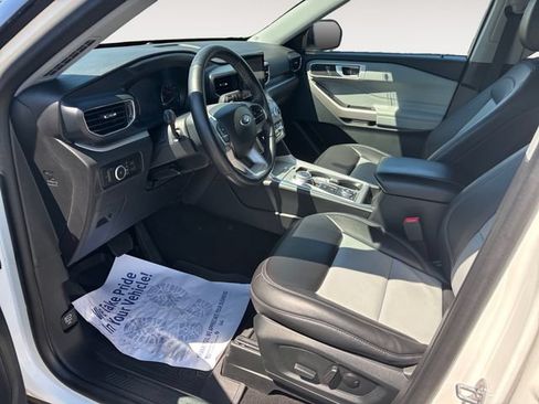 Used 2023 Ford Explorer XLT w/ Equipment Group 202A AWD/4WD image 9