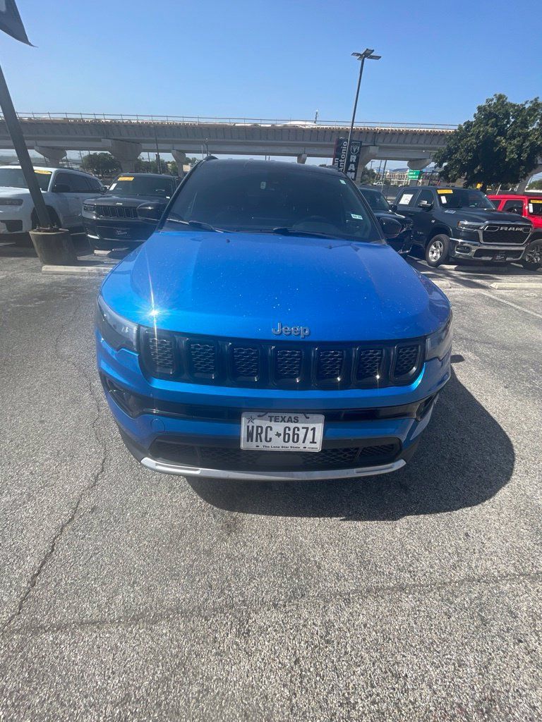 Used 2024 Jeep Compass Limited AWD/4WD image 5