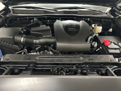 Certified 2023 Toyota Tacoma SR5 AWD/4WD image 11