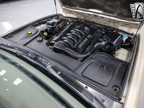 Used 2001 Jaguar XJ8 image 13