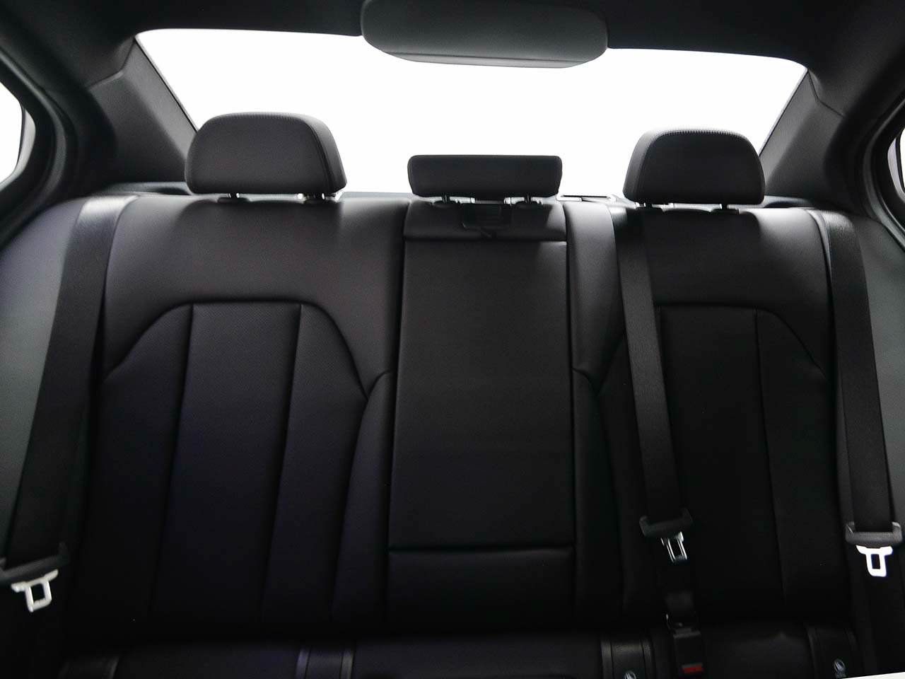 Used 2026 BMW 330i Sedan w/ M Sport Package RWD image 9