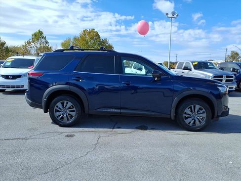 Certified 2025 Nissan Pathfinder SV image 14