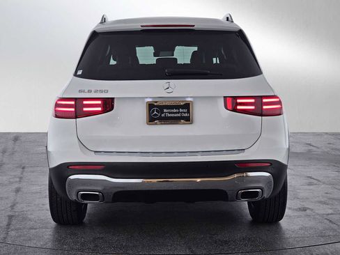 Certified 2025 Mercedes-Benz GLB 250 image 4