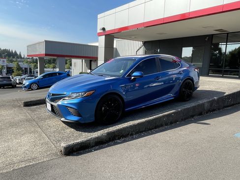 Used 2018 Toyota Camry SE FWD image 4