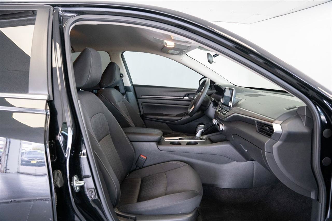 Used 2025 Nissan Altima 2.5 SV FWD image 10