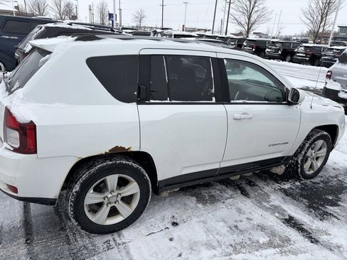Used 2015 Jeep Compass Latitude image 11