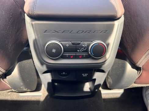 Used 2025 Ford Explorer Platinum AWD/4WD image 27