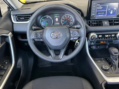Certified 2022 Toyota RAV4 LE AWD/4WD image 13