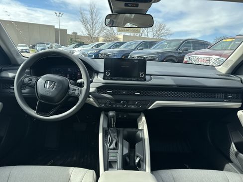 Certified 2025 Honda Accord SE image 18