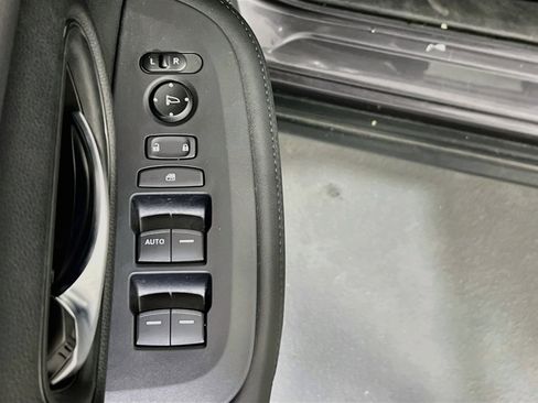 Used 2023 Honda HR-V LX image 17