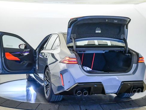 New 2026 BMW M5 w/ Executive Package image 38