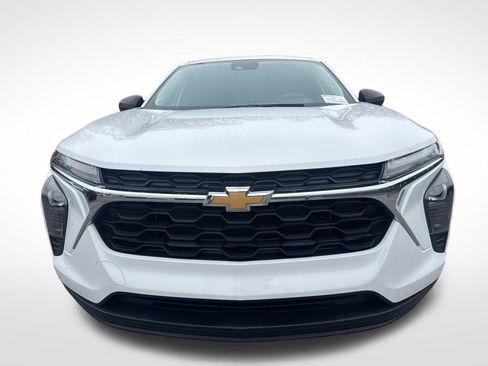 Used 2025 Chevrolet Trax LS image 11