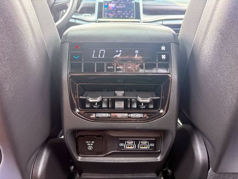 Used 2025 Jeep Grand Cherokee L Altitude AWD/4WD image 32