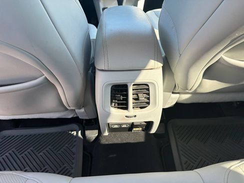 Used 2021 Jeep Cherokee Limited w/ Trailer Tow Group AWD/4WD image 18
