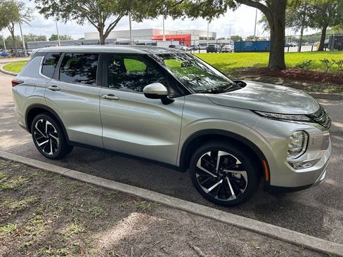 Used 2023 Mitsubishi Outlander SE AWD/4WD image 8