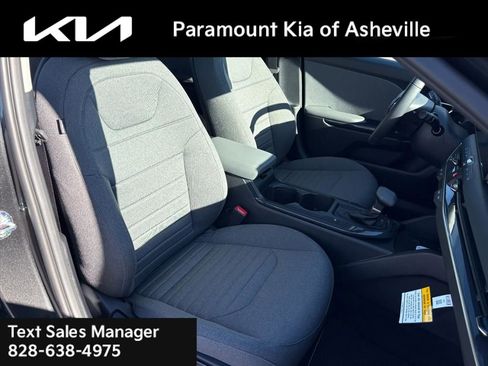 New 2025 Kia K4 EX image 19