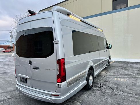 Used 2024 Mercedes-Benz Sprinter 3500 image 17