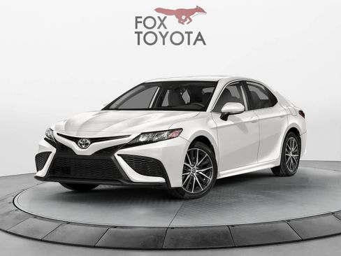 Used 2024 Toyota Camry SE w/ Cold Weather Package FWD image 1