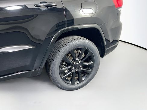 Used 2022 Jeep Grand Cherokee Laredo X image 30