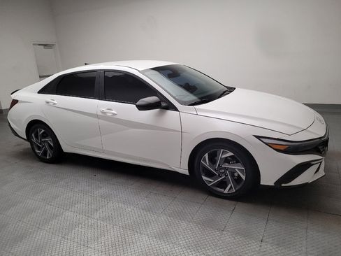 Used 2025 Hyundai Elantra Sport FWD image 11