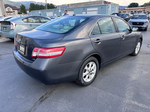 Used 2010 Toyota Camry LE FWD image 3