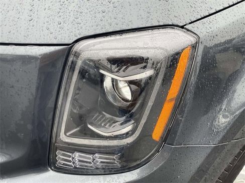 Certified 2022 Kia Telluride LX image 8