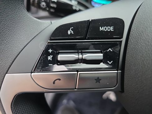 Used 2026 Hyundai Elantra Hybrid FWD image 17