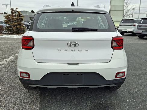 Used 2022 Hyundai Venue SEL image 4