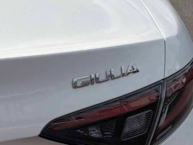 Used 2025 Alfa Romeo Giulia AWD image 12