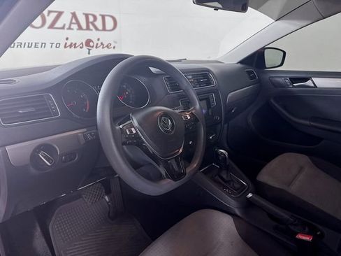 Used 2017 Volkswagen Jetta S image 11