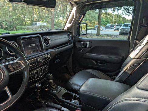 Used 2020 Jeep Wrangler Unlimited Sahara AWD/4WD image 14