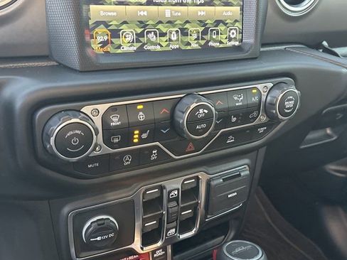 Used 2022 Jeep Gladiator Rubicon w/ Cold Weather Group image 30