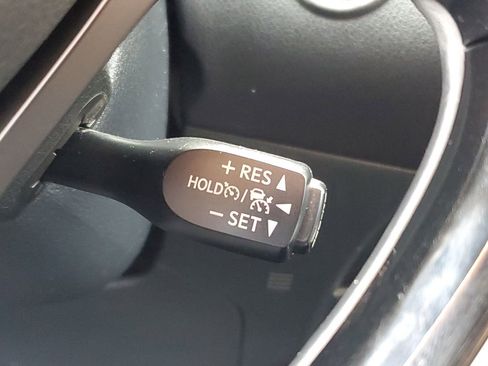 Used 2019 Toyota C-HR XLE image 29