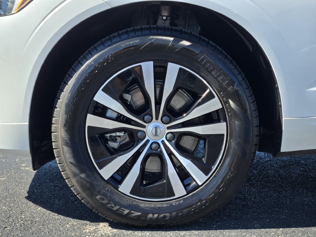 Certified 2025 Volvo XC60 B5 Core w/ Protection Package Premier AWD/4WD image 9